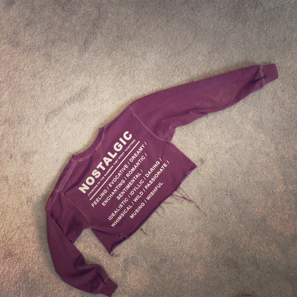 Nostalgic cropped crew neck
